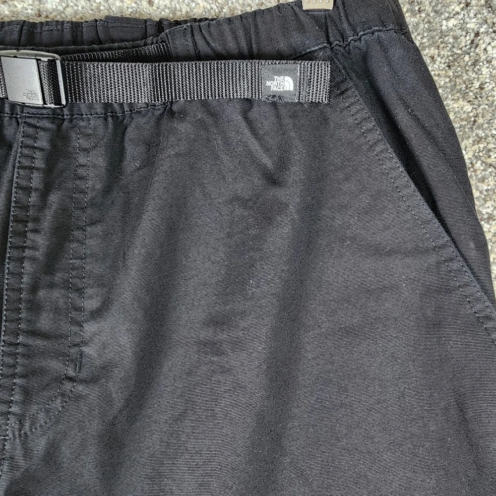 The North Face Belted Pants Mens Medium Black Straight Leg Stretch NWOT